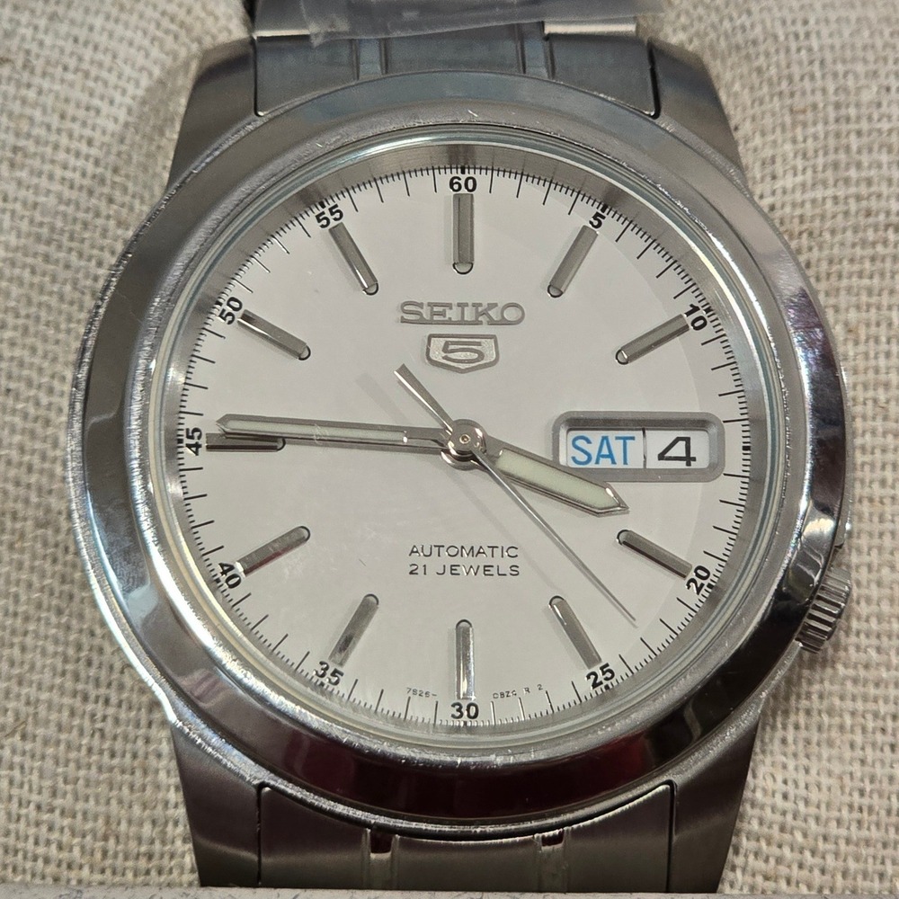 Seiko 5 SNKE49K1 39mm Automatic Watch White Dial Day Date 21 Jewels Box Office